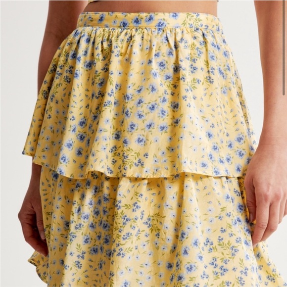 Abercrombie Drama Puff Sleeve Sweetheart Set - Picture 3 of 5